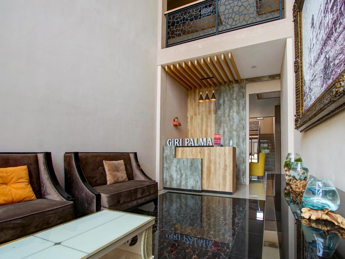 Hotel Capital O 90070 Giri Palma & 2*