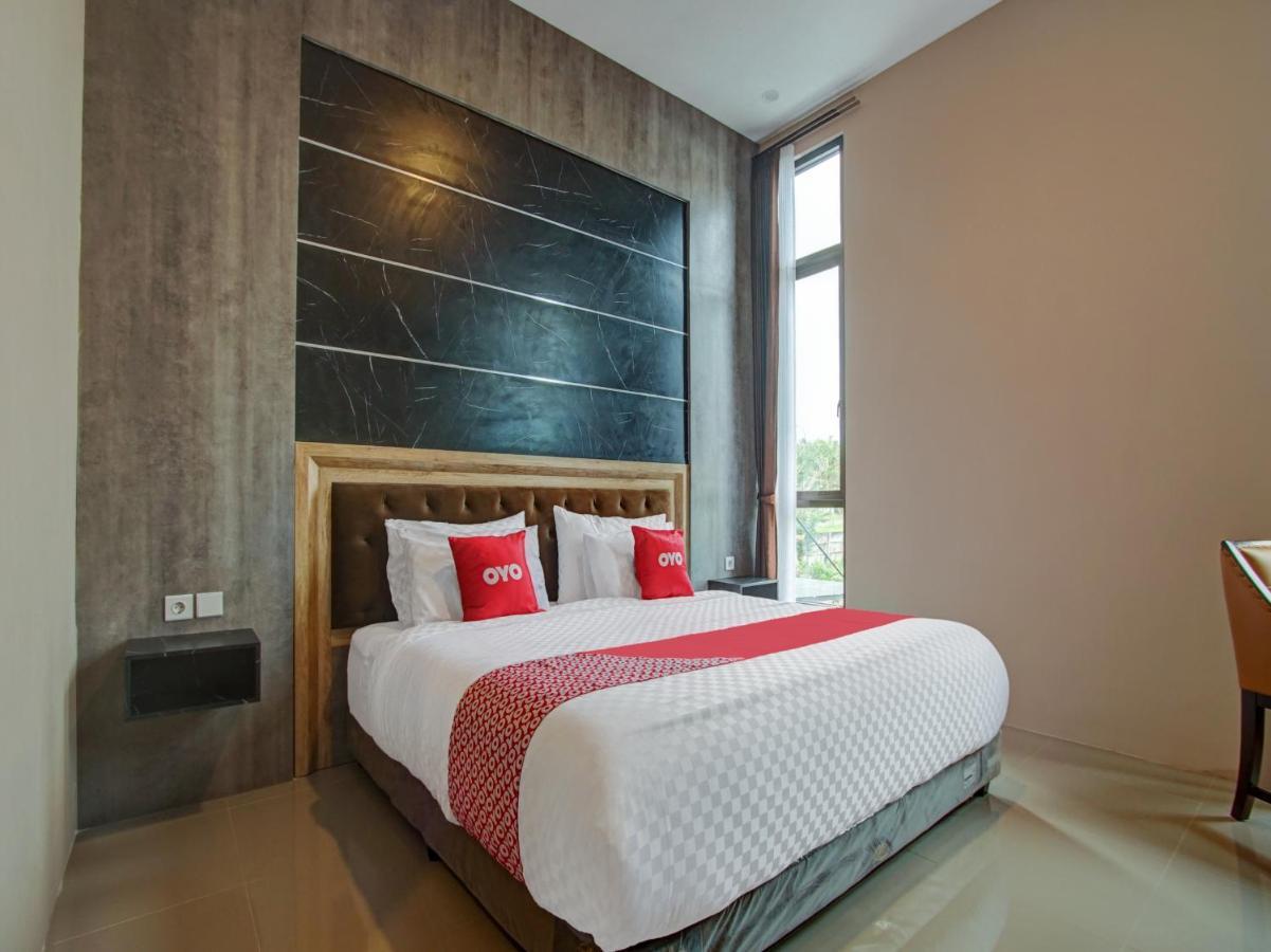 Capital O 90070 Giri Palma & Hotel 2*