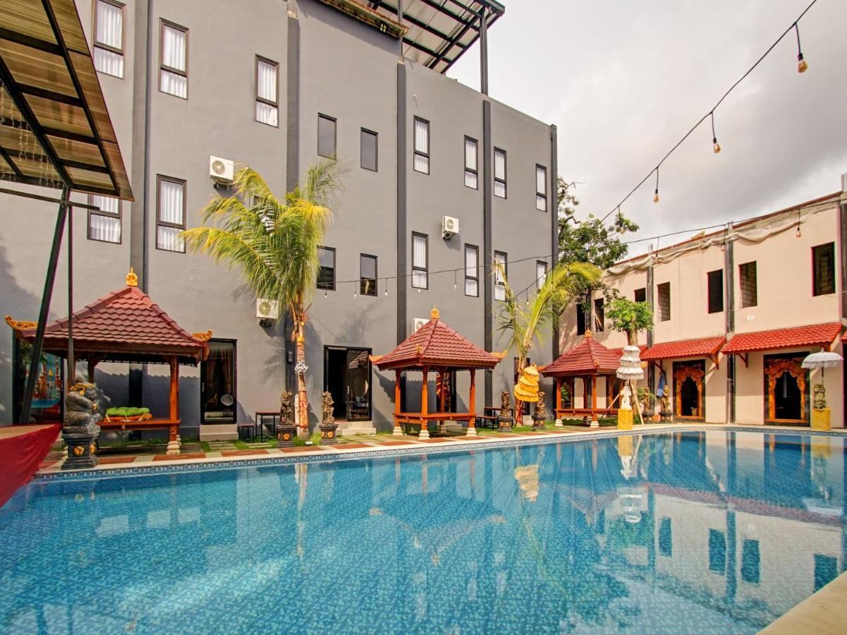 Hotel Capital O 90070 Giri Palma & 2*