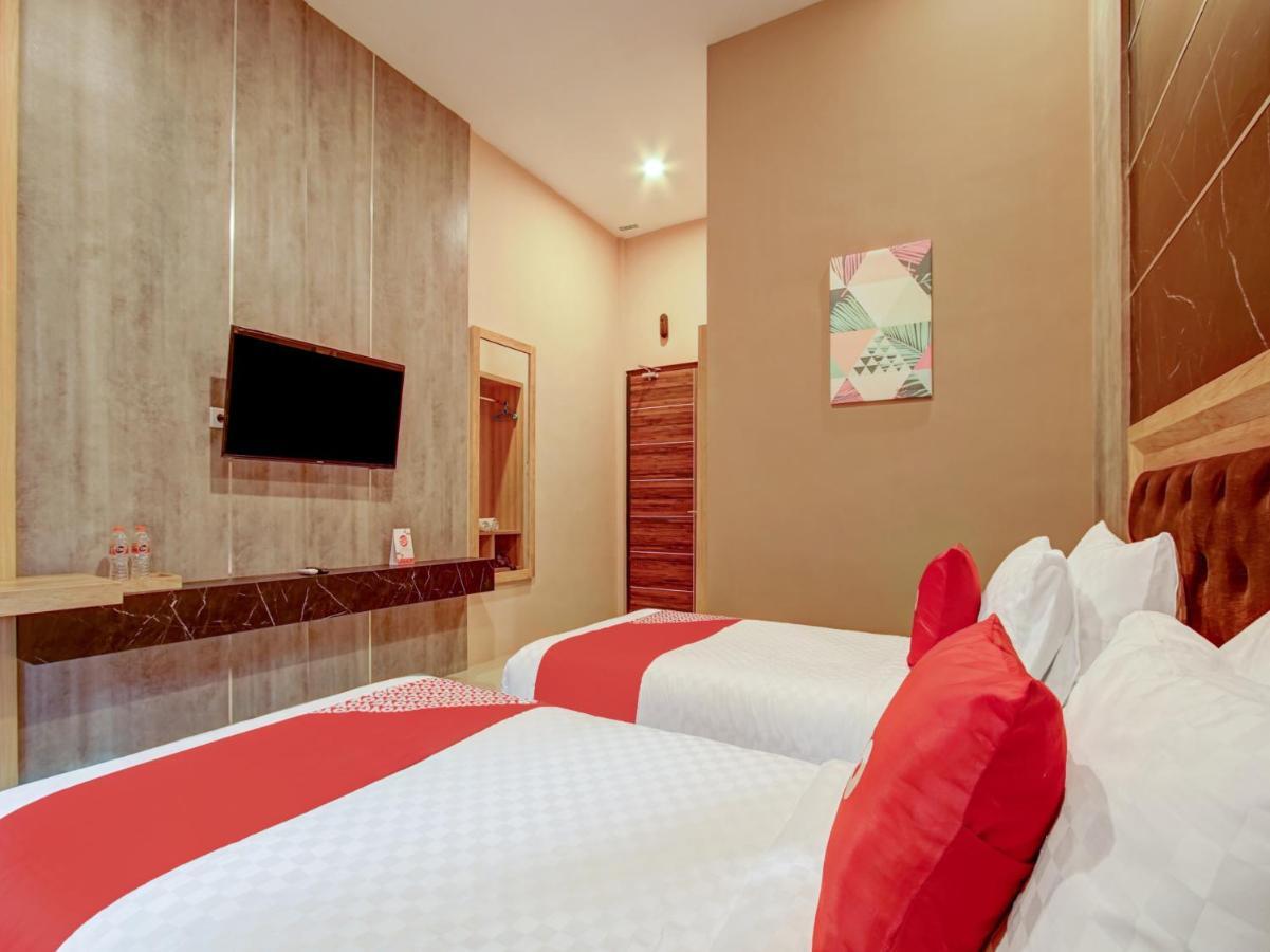 Capital O 90070 Giri Palma & Hotel