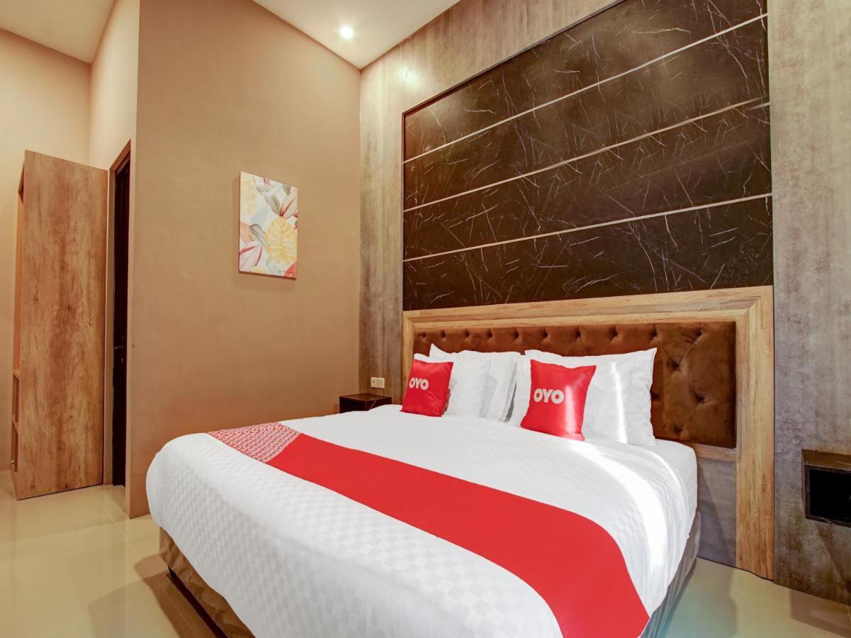 Capital O 90070 Giri Palma & Hotel 2*